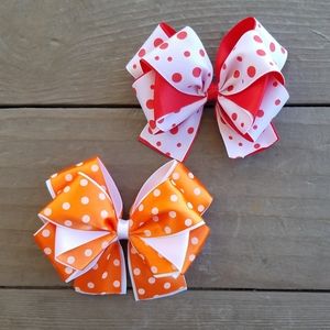 2 beautiful handmade bows/2 hermosos moños hechos